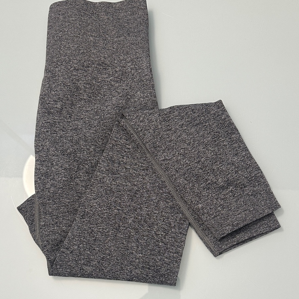 NWOT Cropped Athletic Tights